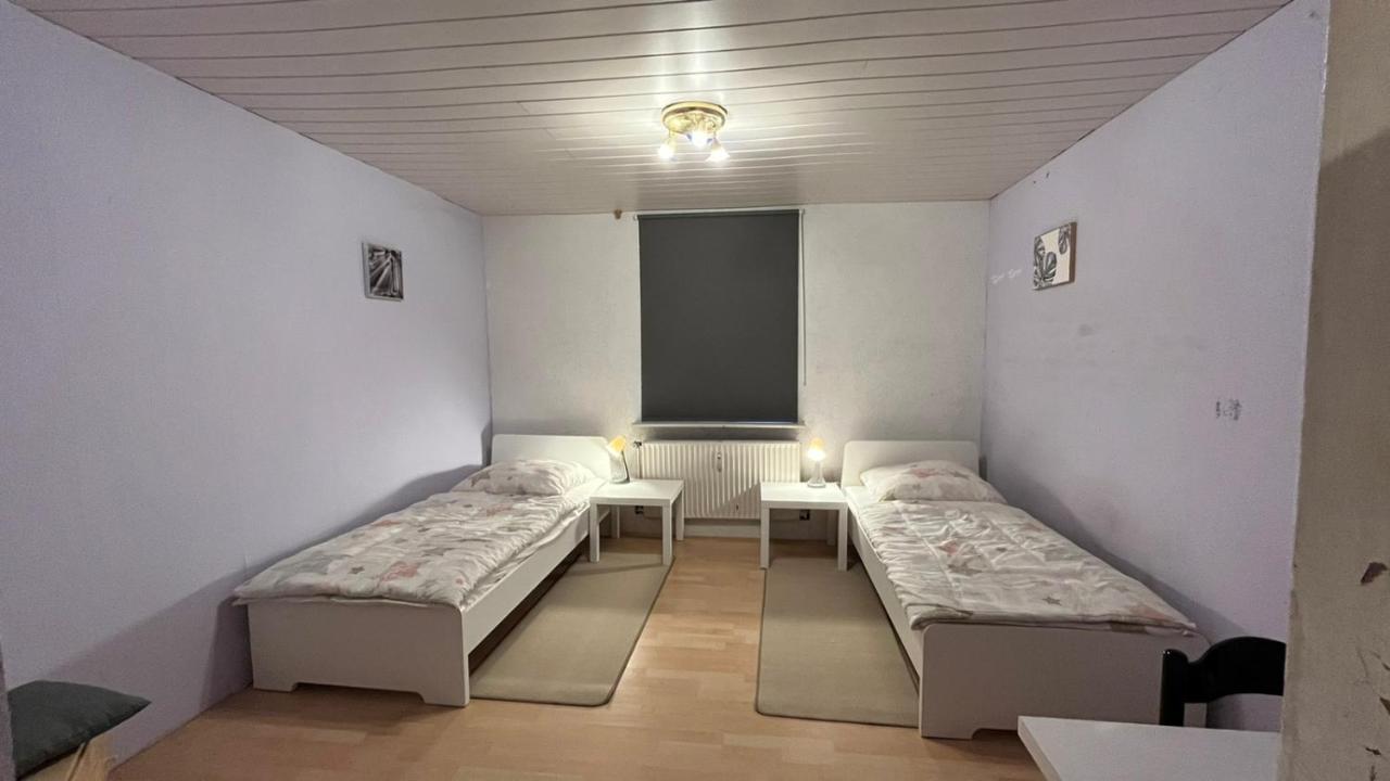 Monteure, Ganzes Haus, Schwarzheide, Haus 1 Appartement Buitenkant foto