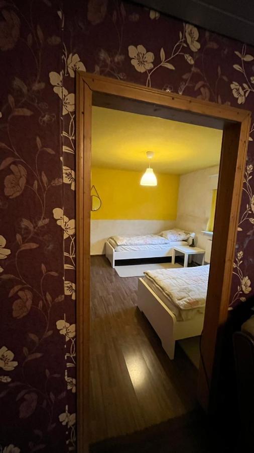 Monteure, Ganzes Haus, Schwarzheide, Haus 1 Appartement Buitenkant foto