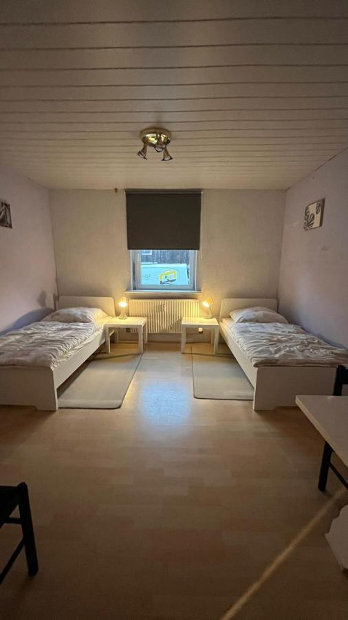 Monteure, Ganzes Haus, Schwarzheide, Haus 1 Appartement Buitenkant foto