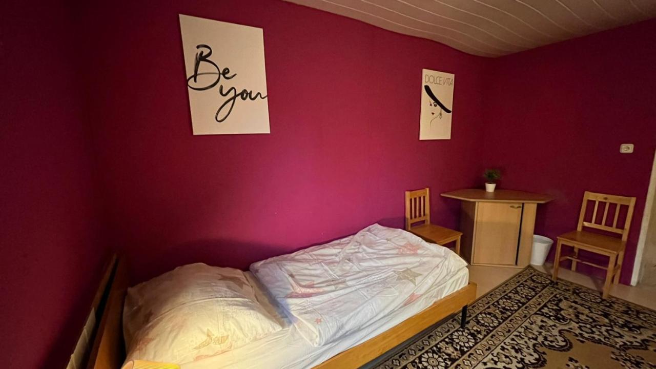 Monteure, Ganzes Haus, Schwarzheide, Haus 1 Appartement Buitenkant foto