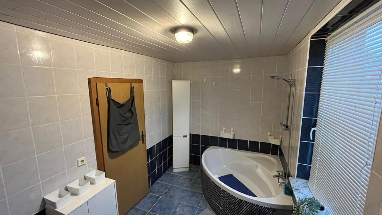 Monteure, Ganzes Haus, Schwarzheide, Haus 1 Appartement Buitenkant foto