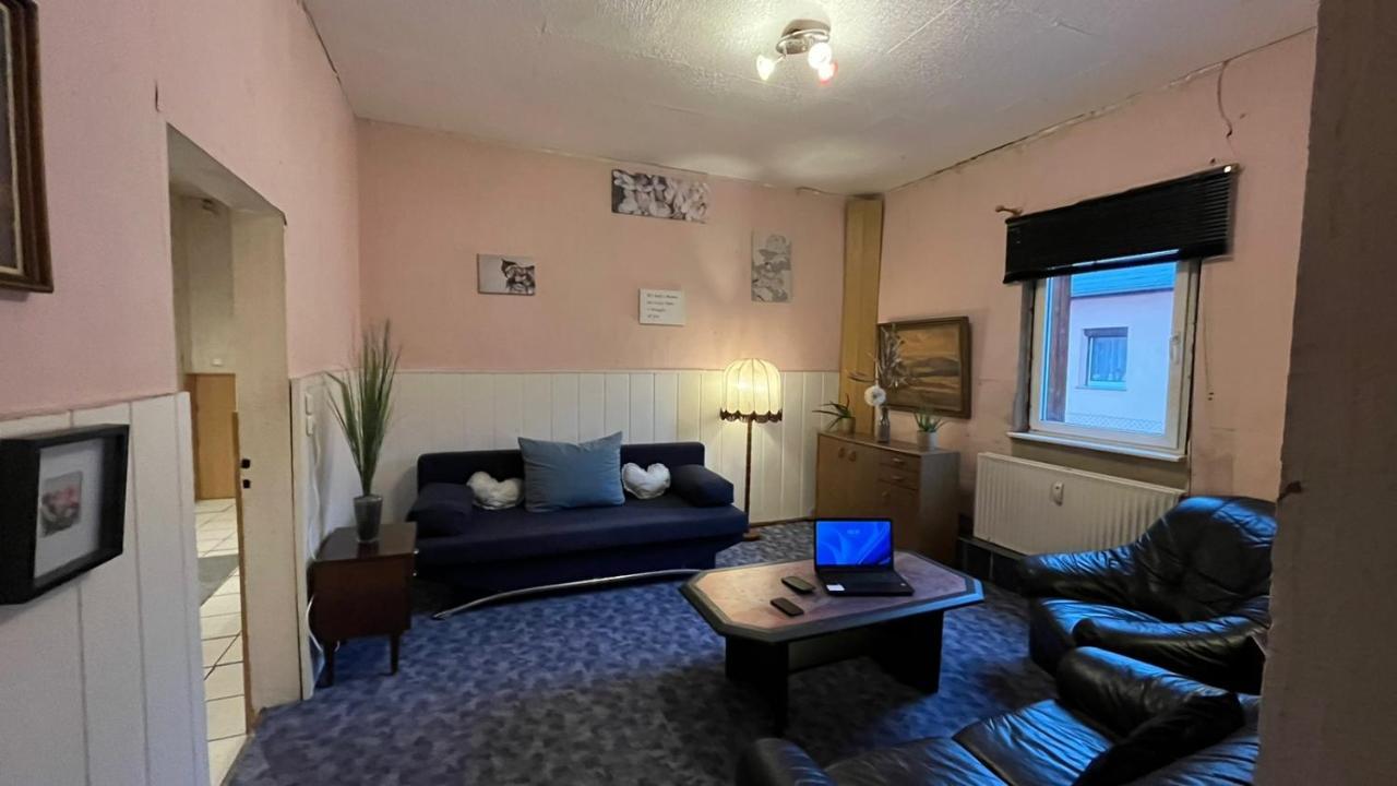 Monteure, Ganzes Haus, Schwarzheide, Haus 1 Appartement Buitenkant foto