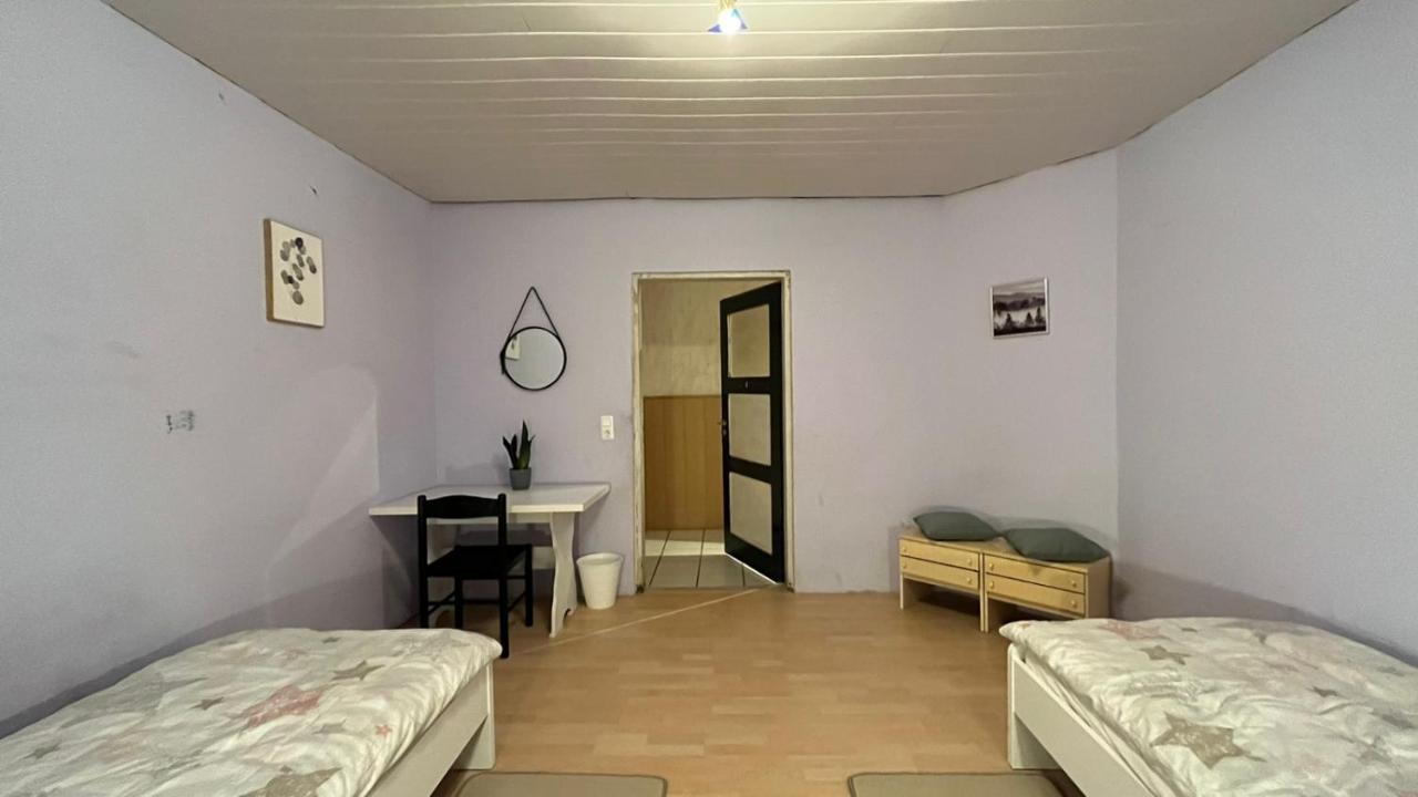Monteure, Ganzes Haus, Schwarzheide, Haus 1 Appartement Buitenkant foto