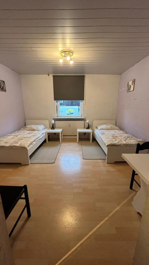 Monteure, Ganzes Haus, Schwarzheide, Haus 1 Appartement Buitenkant foto