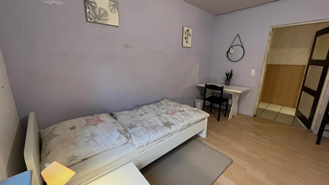 Monteure, Ganzes Haus, Schwarzheide, Haus 1 Appartement Buitenkant foto