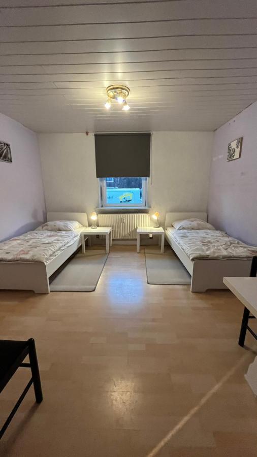 Monteure, Ganzes Haus, Schwarzheide, Haus 1 Appartement Buitenkant foto