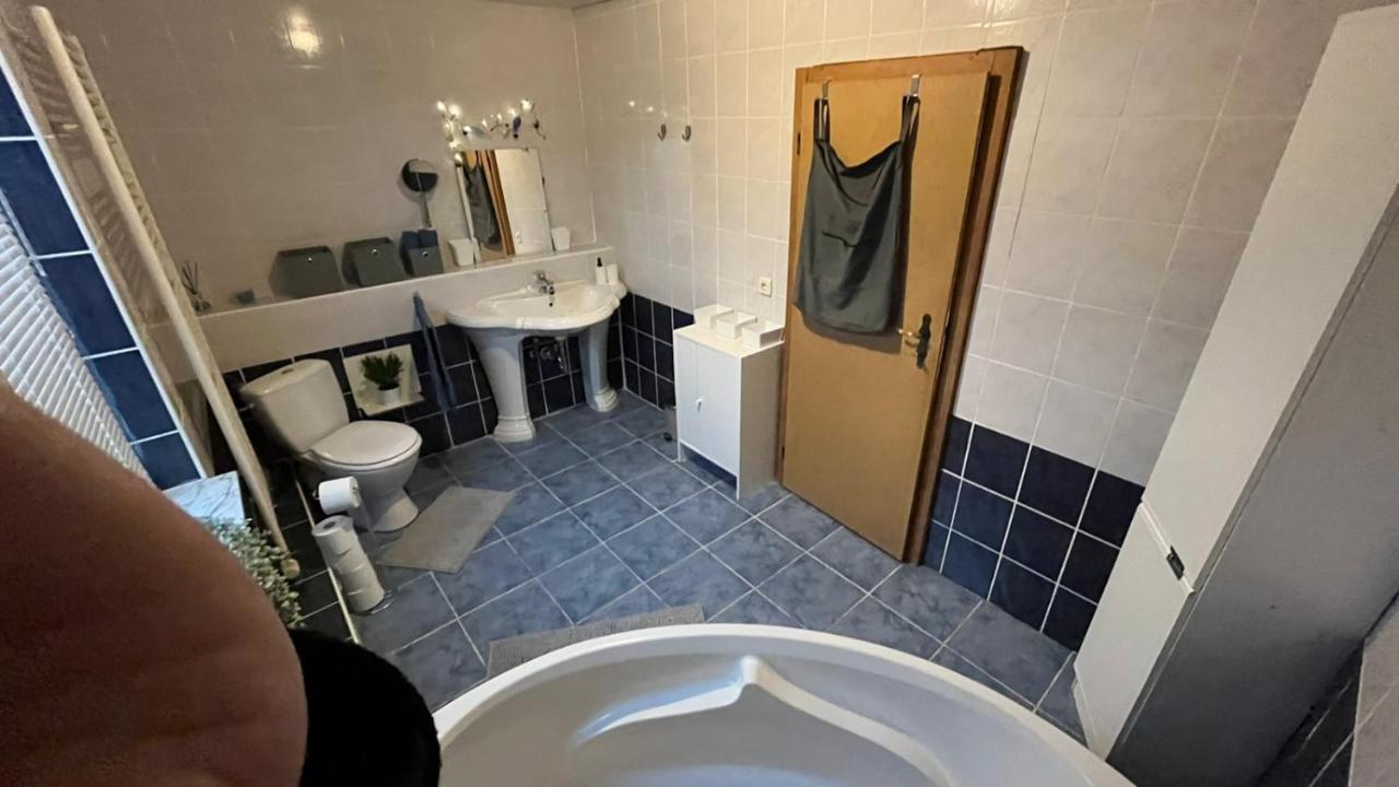 Monteure, Ganzes Haus, Schwarzheide, Haus 1 Appartement Buitenkant foto