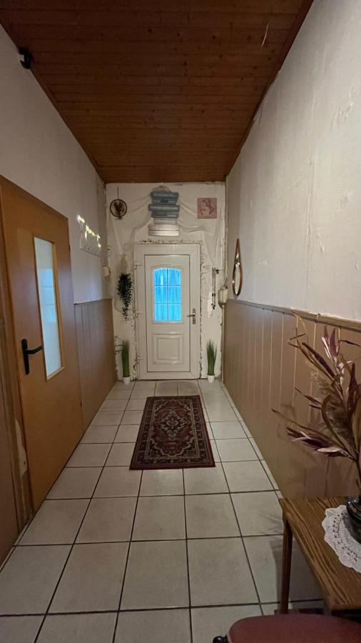 Monteure, Ganzes Haus, Schwarzheide, Haus 1 Appartement Buitenkant foto