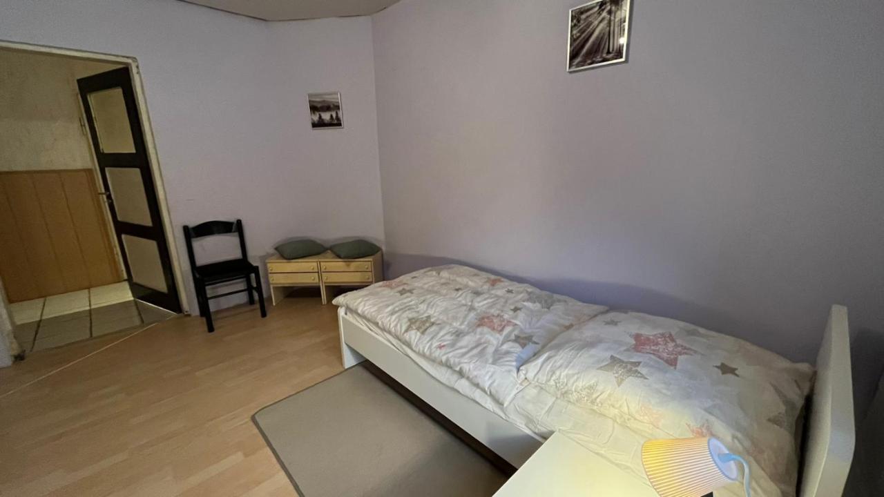 Monteure, Ganzes Haus, Schwarzheide, Haus 1 Appartement Buitenkant foto