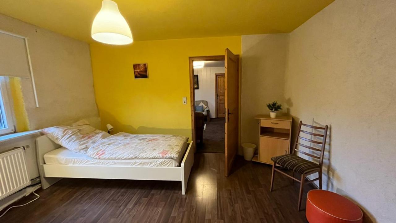 Monteure, Ganzes Haus, Schwarzheide, Haus 1 Appartement Buitenkant foto