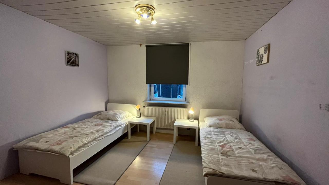 Monteure, Ganzes Haus, Schwarzheide, Haus 1 Appartement Buitenkant foto