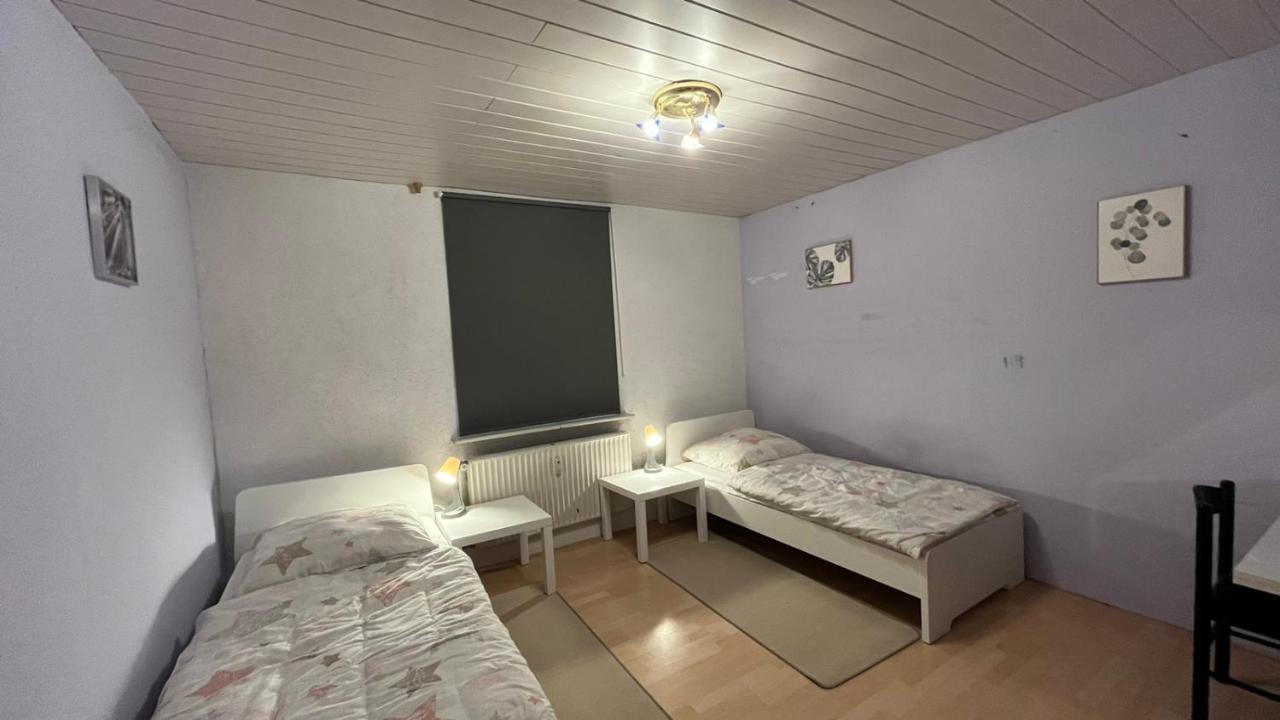 Monteure, Ganzes Haus, Schwarzheide, Haus 1 Appartement Buitenkant foto