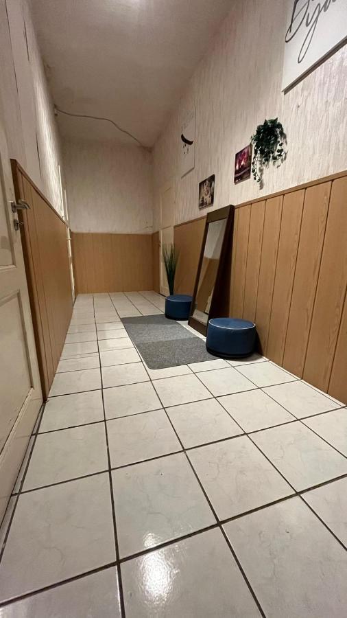 Monteure, Ganzes Haus, Schwarzheide, Haus 1 Appartement Buitenkant foto