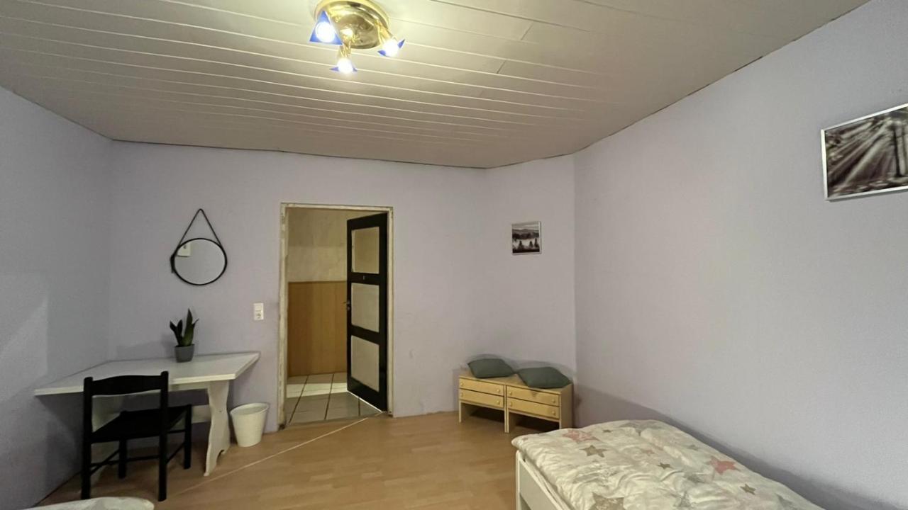 Monteure, Ganzes Haus, Schwarzheide, Haus 1 Appartement Buitenkant foto