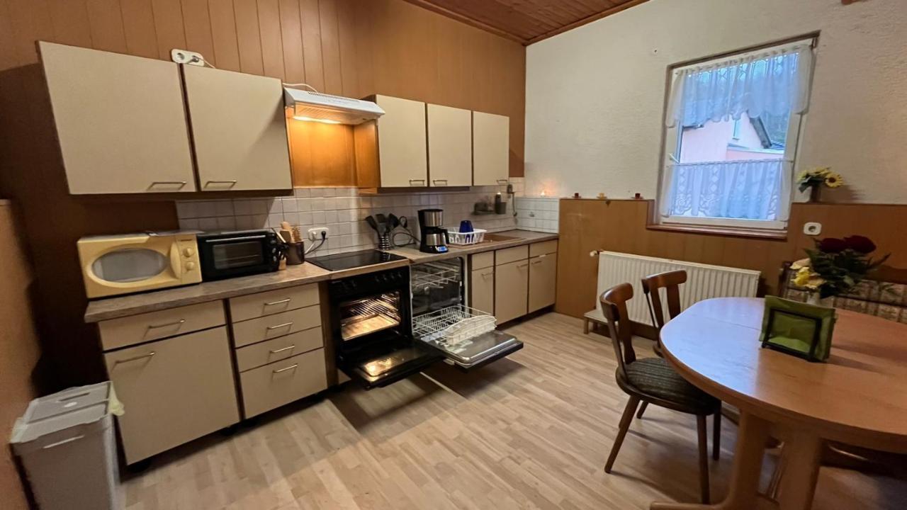 Monteure, Ganzes Haus, Schwarzheide, Haus 1 Appartement Buitenkant foto