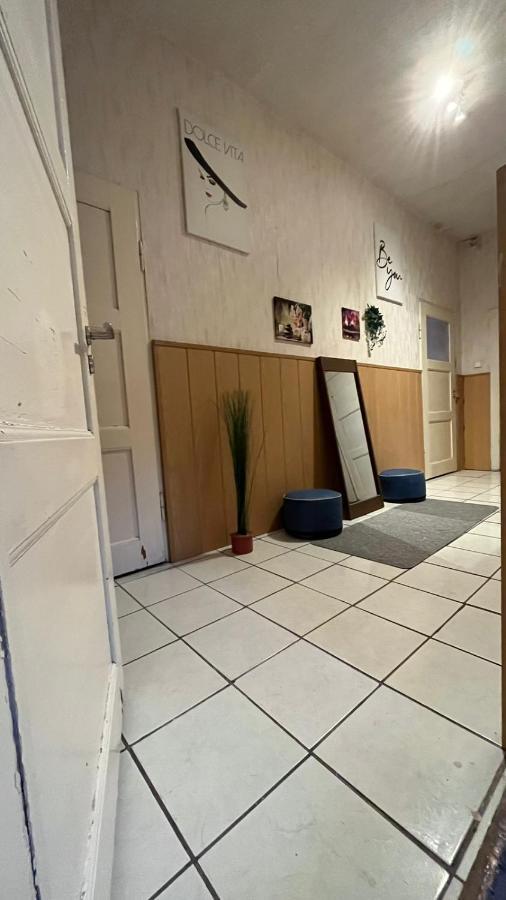 Monteure, Ganzes Haus, Schwarzheide, Haus 1 Appartement Buitenkant foto