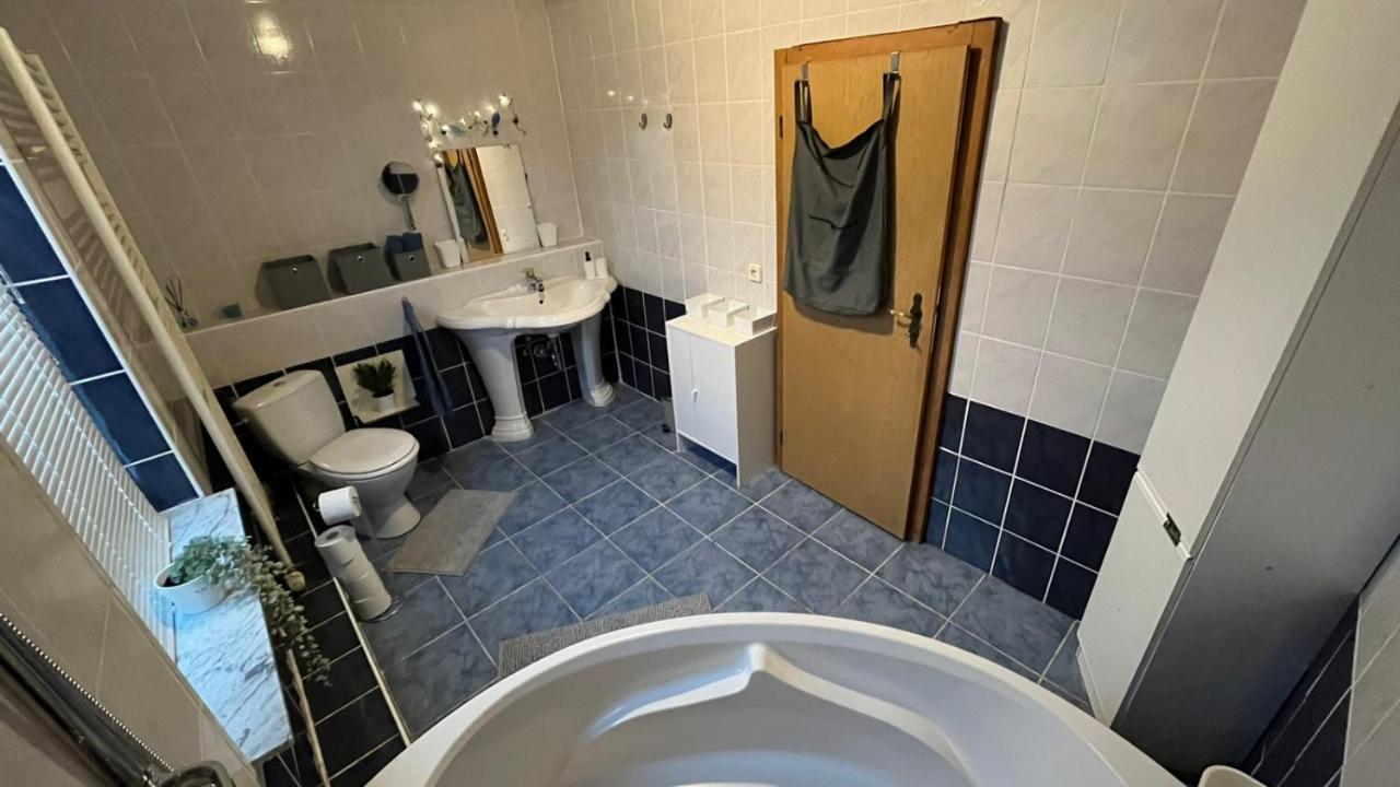 Monteure, Ganzes Haus, Schwarzheide, Haus 1 Appartement Buitenkant foto