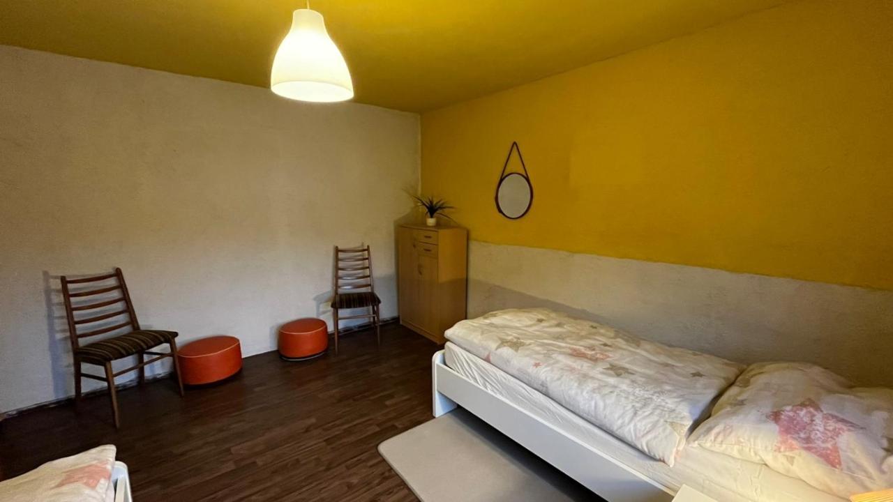 Monteure, Ganzes Haus, Schwarzheide, Haus 1 Appartement Buitenkant foto