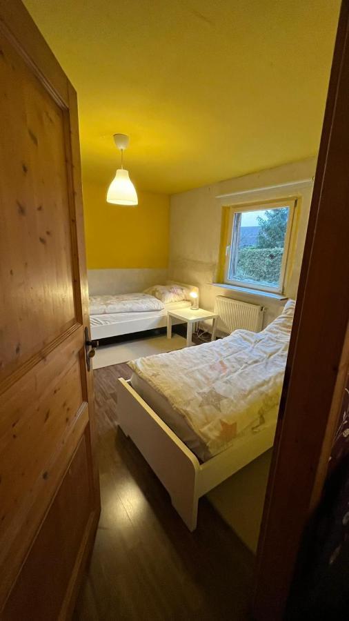Monteure, Ganzes Haus, Schwarzheide, Haus 1 Appartement Buitenkant foto