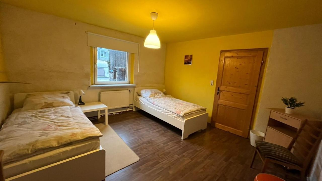 Monteure, Ganzes Haus, Schwarzheide, Haus 1 Appartement Buitenkant foto