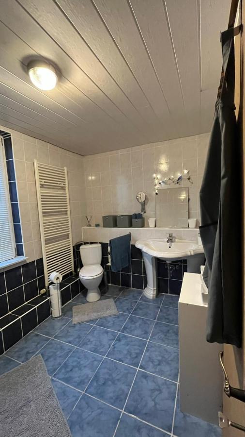 Monteure, Ganzes Haus, Schwarzheide, Haus 1 Appartement Buitenkant foto