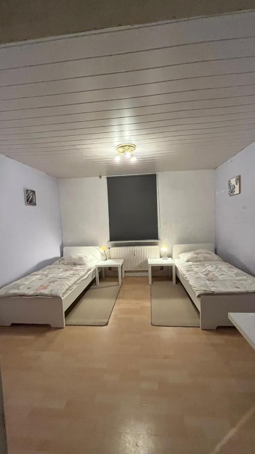 Monteure, Ganzes Haus, Schwarzheide, Haus 1 Appartement Buitenkant foto