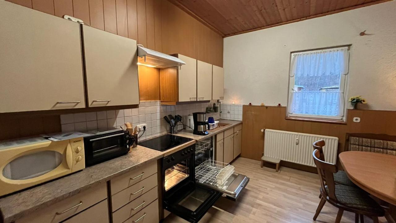 Monteure, Ganzes Haus, Schwarzheide, Haus 1 Appartement Buitenkant foto